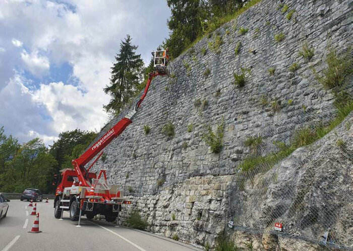 Prüfer bei der Arbeit am Ettaler Berg.