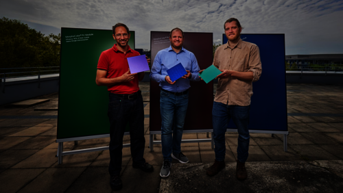 Solarenergie: Fraunhofer-Forscherteam entwickelt farbige Photovoltaikmodule für Gebäude