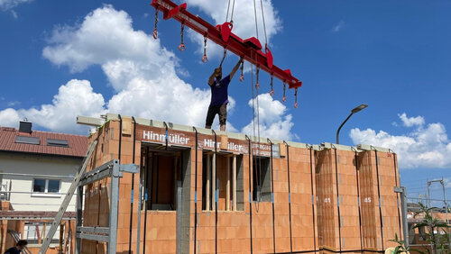 Ziegel-Fertigteile beschleunigen Wohnungsbau in Prien