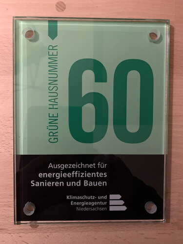 Plakette zum Wettbewerb "Grüne Hausnummer" 2021