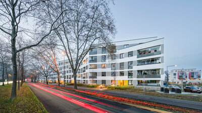 Lärmschutz am Kölner Raderthalgürtel: Wohnprojekt mit Glasfassade