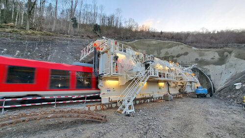 Ohne Streckensperrung: Tunnelerweiterung im laufenden Betrieb