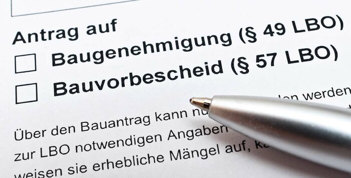 Die Prozessvielfalt in den Behörden kann Schwierigkeiten für die Bauantragsteller mit sich bringen. Eine wissenschaftliche Untersuchung hat sich nun mit dem Ist-Zustand der Genehmigungsverfahren befasst.