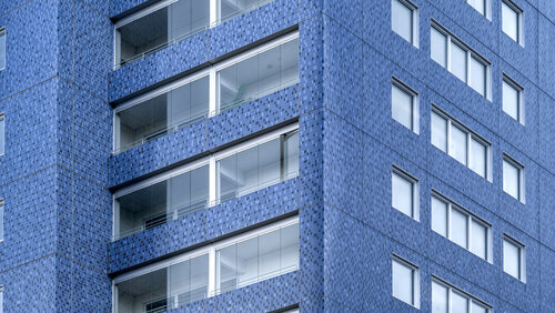 1,9 Millionen blaue Fliesen: Hochhaus in Malmö erhält neue Mosaikfassade