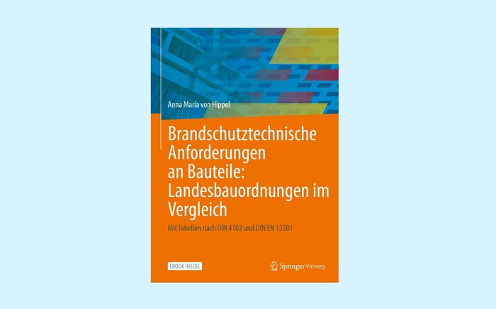 Cover in Orange und Blau-senftönen im oberen Drittel, Schrift weiß: Anna Maria von Hippel, Brandschutztechnische Anforderungen an Bauteile: Landesbauordnungen im Vergleich: Mit Tabellen nach DIN 4102 und DIN EN 13501, Springer Vieweg