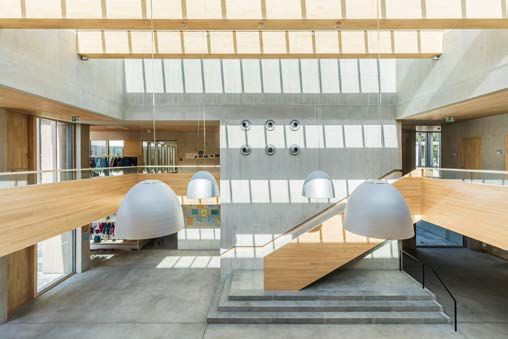 Die Velux Modular Skylights betonen die moderne Architektur des Gebäudes.