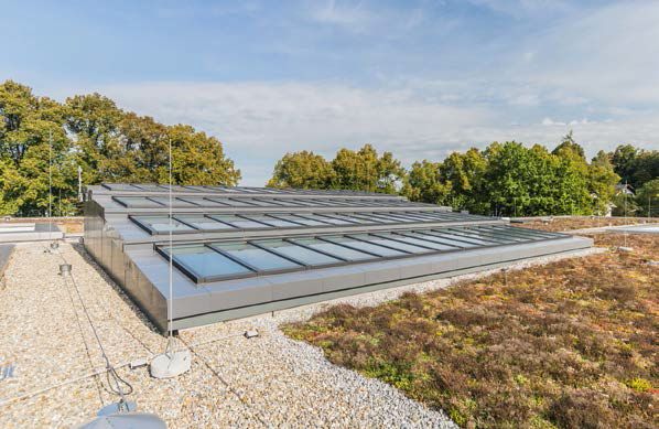 Die Velux Modular Skylights wurden bei der Staufer Grundschule in der Variante als Stufen-Lichtband installiert.