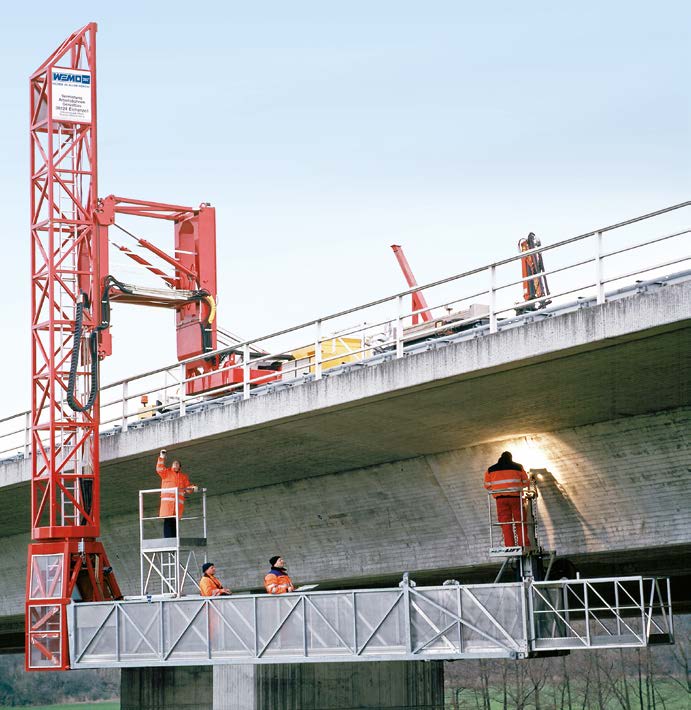 Eine verantwortungsvolle Aufgabe für die Brücken- prüfingenieure: Deutschland verfügt mit seinen rund 140.000 Brücken über eine umfangreiche, wichtige und schützenswerte Infrastuktur.